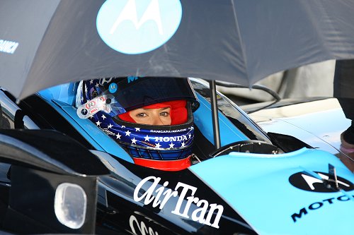 VIDEO: Danica Patrick aangehouden door sexy politieagente